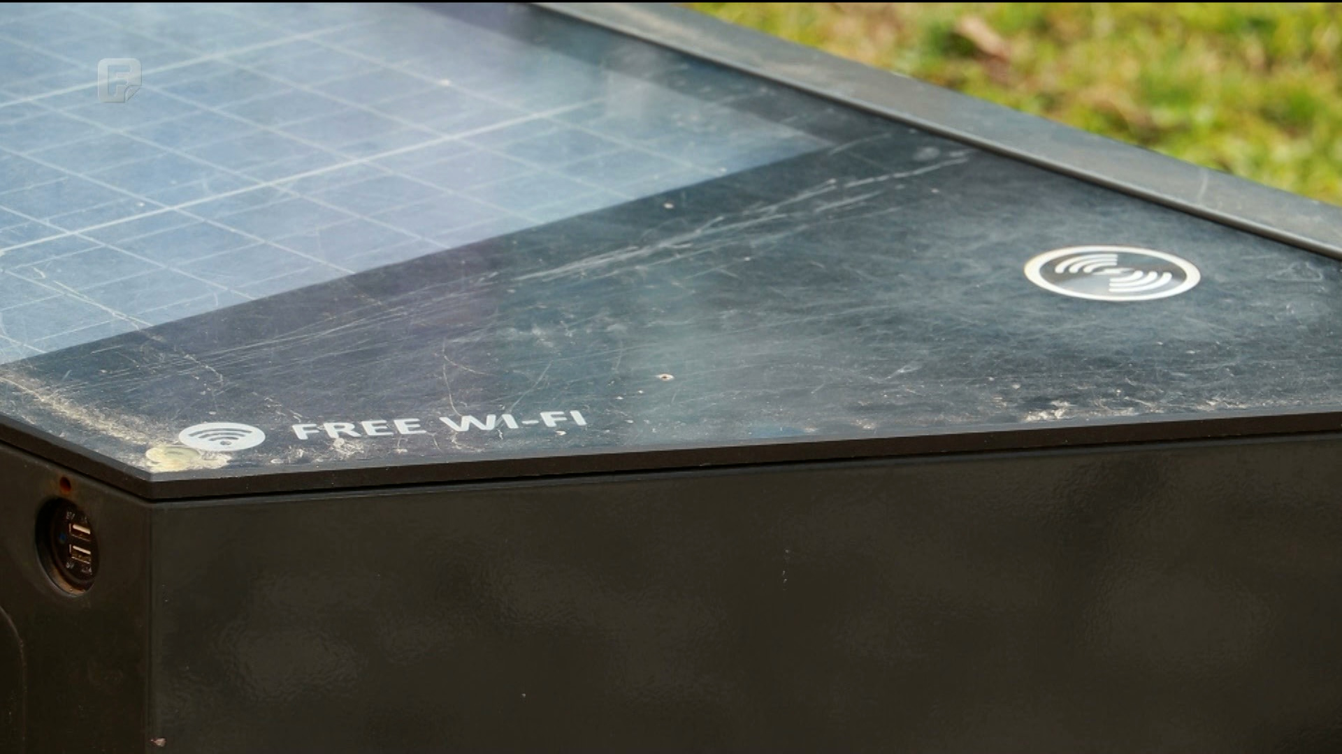 Pametne klupe neosunčane, uposlenici gase internet jer 'zrači'